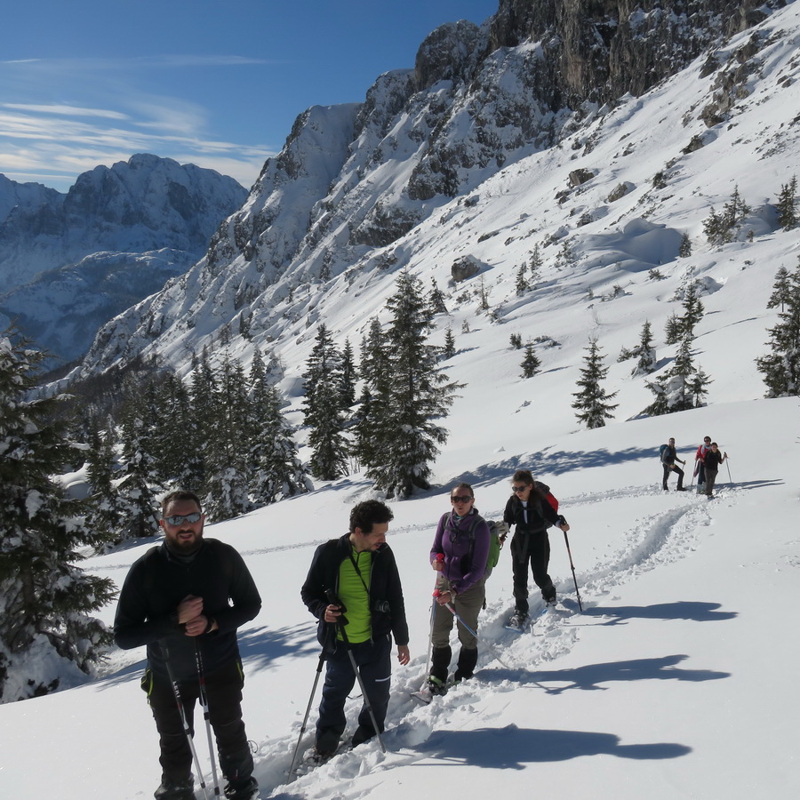 Snowshoeing-trigalv-national-park-03